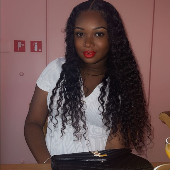 Meet your Posher, Cynthia - Picture 1 of 1